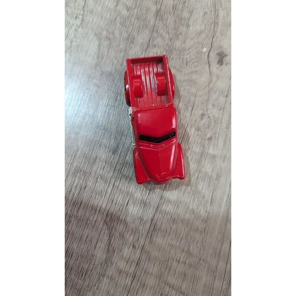 Red Hot Wheels Metal‎ Die-Cast Pickup Truck Toy With Flame Decals 2005 2014 3: